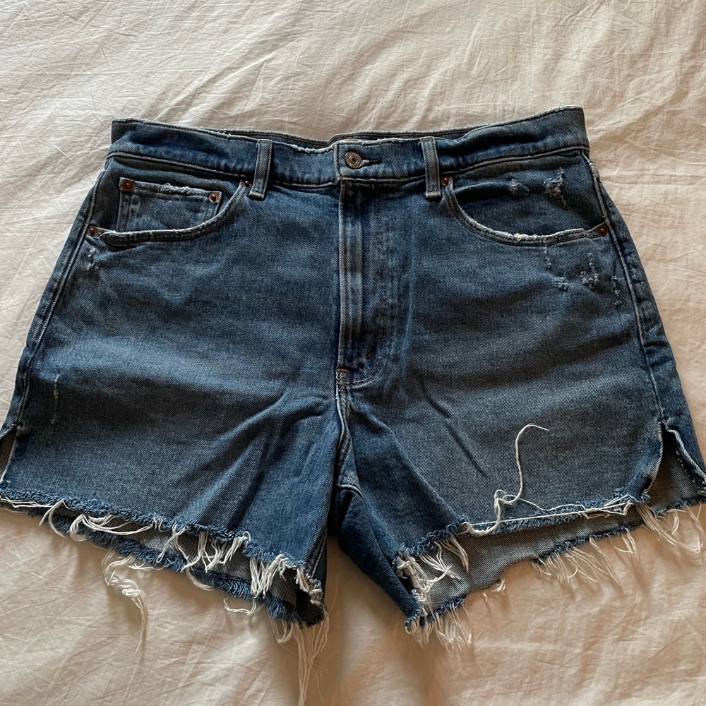 Abercrombie High-Rise 4” Mom Jean Short